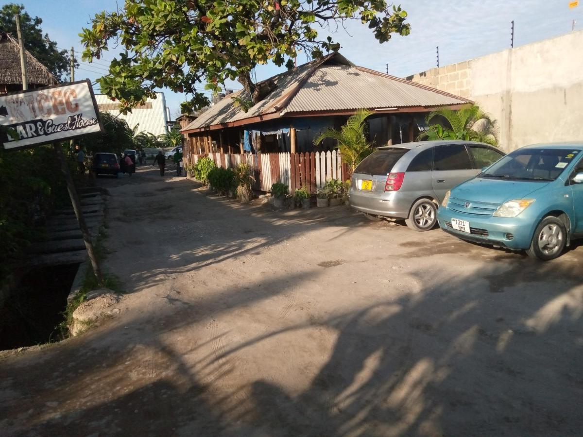 Kicec Bar And Guest House Airport Dár Al-Szalám Kültér fotó